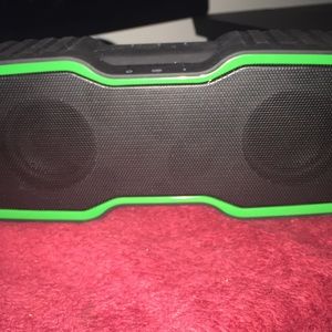 Bluetooth water proof speaker with charger